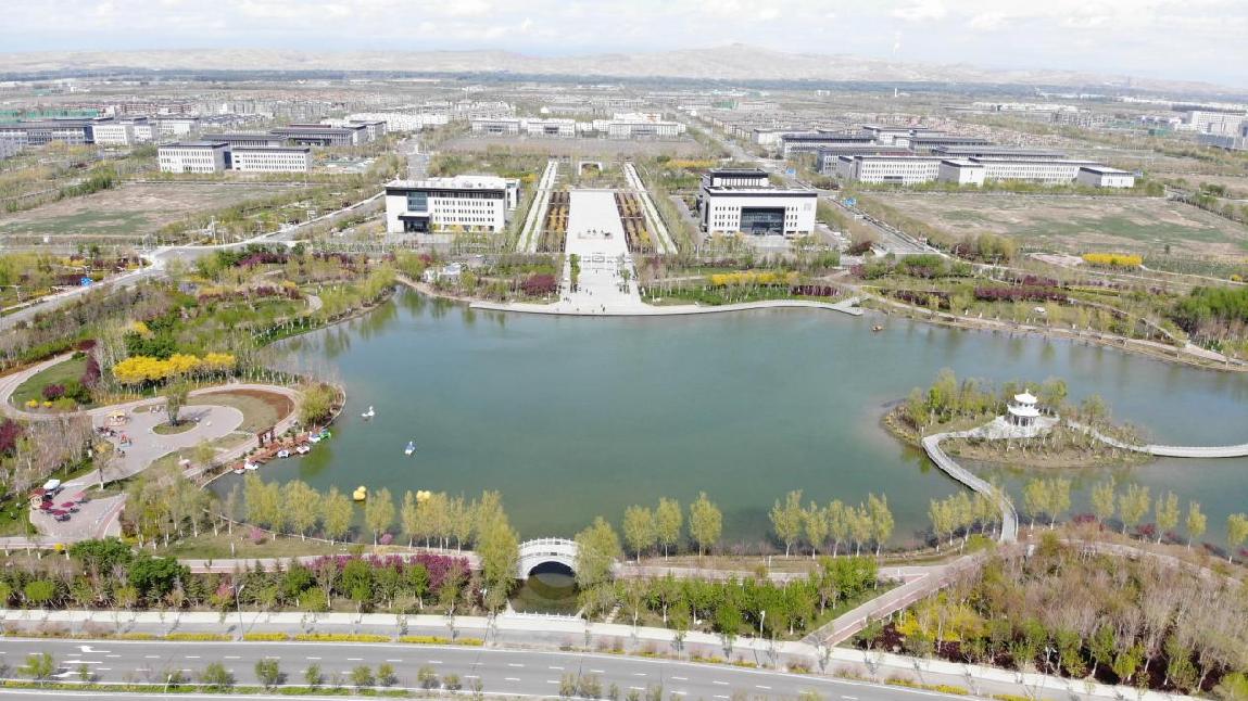 新疆可克達拉朱雀湖水秀(圖1)